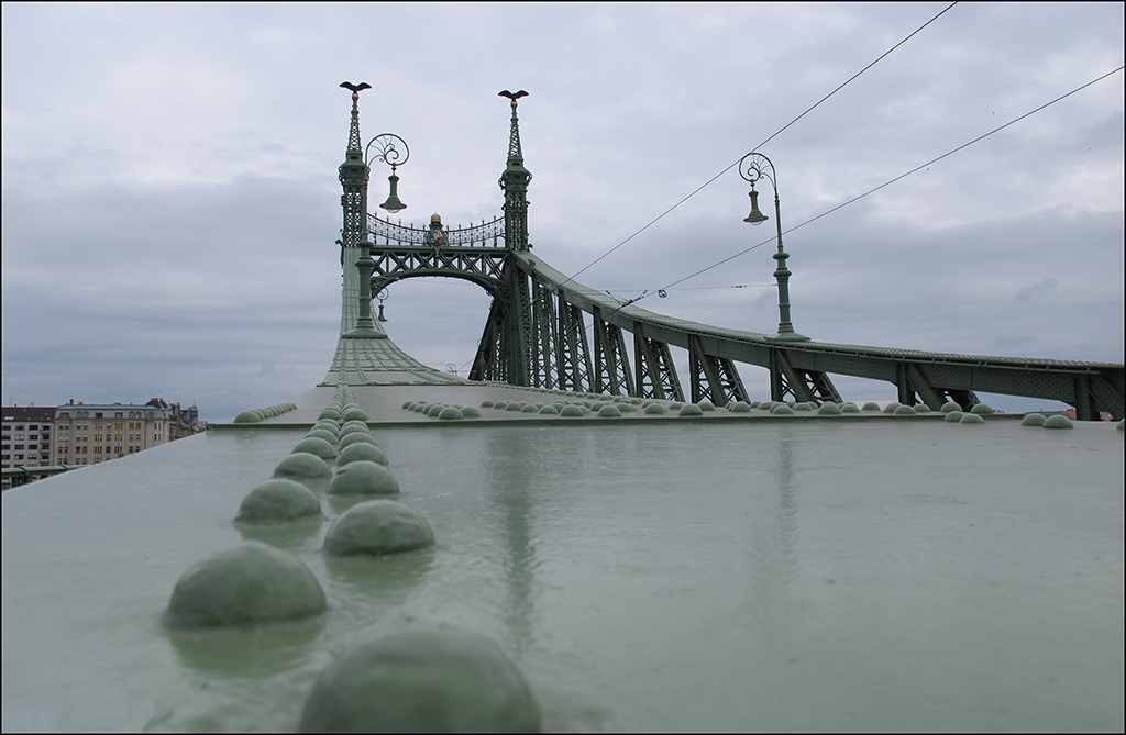 Godt håndværk.En bro over Donau i Budapest.