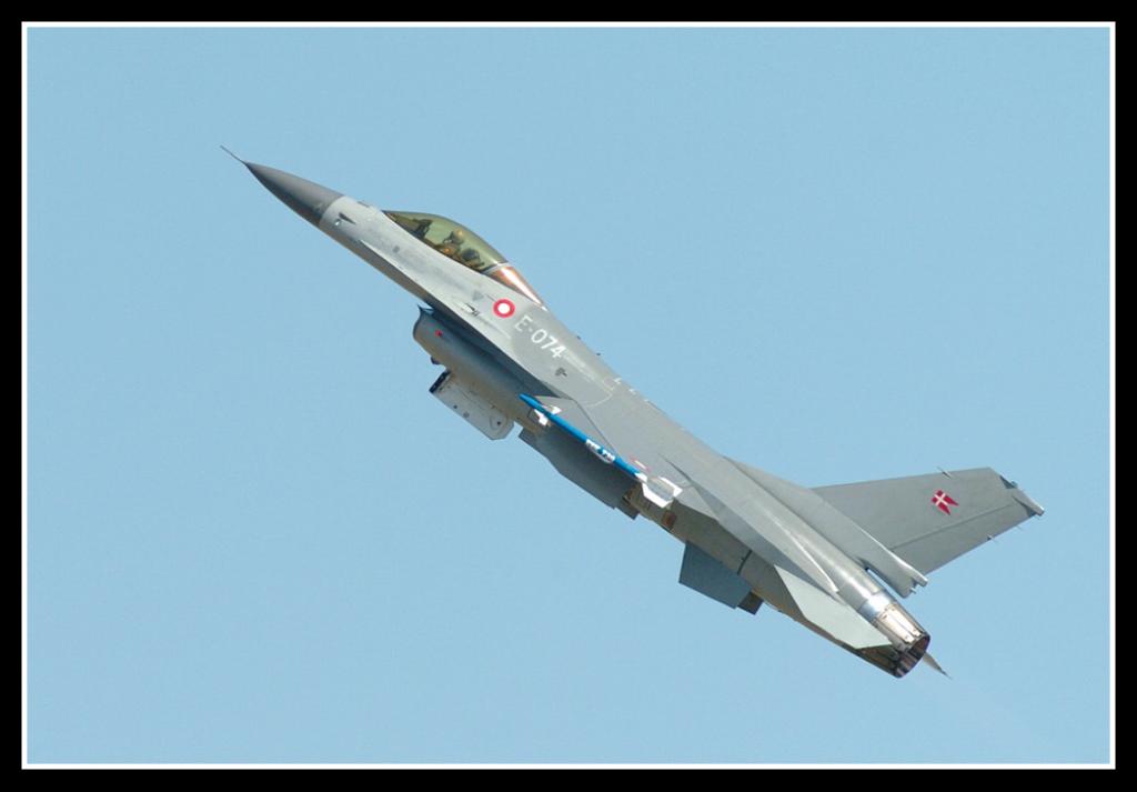 F-16 E074-1