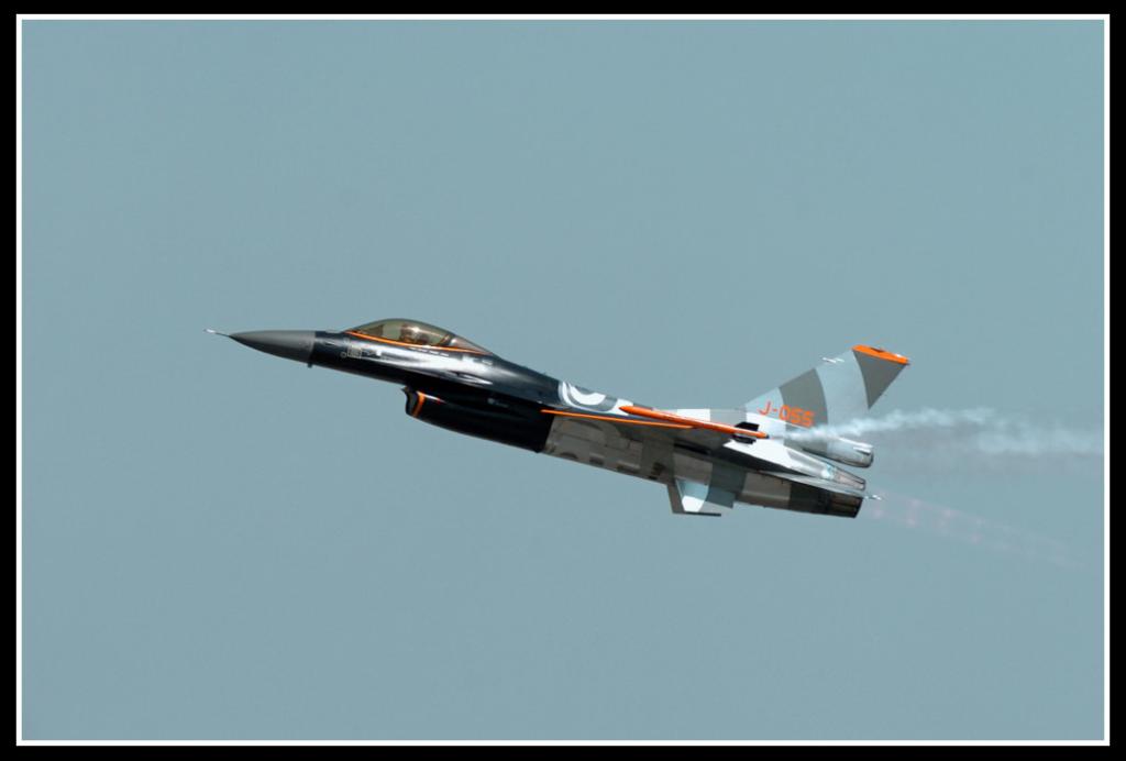 RNLAF F-16 Display-1