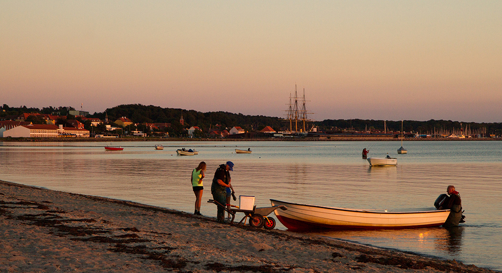 aftensstemning ind over Ebeltoft havn