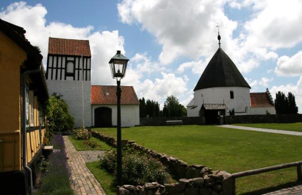 Nyker rundkirke