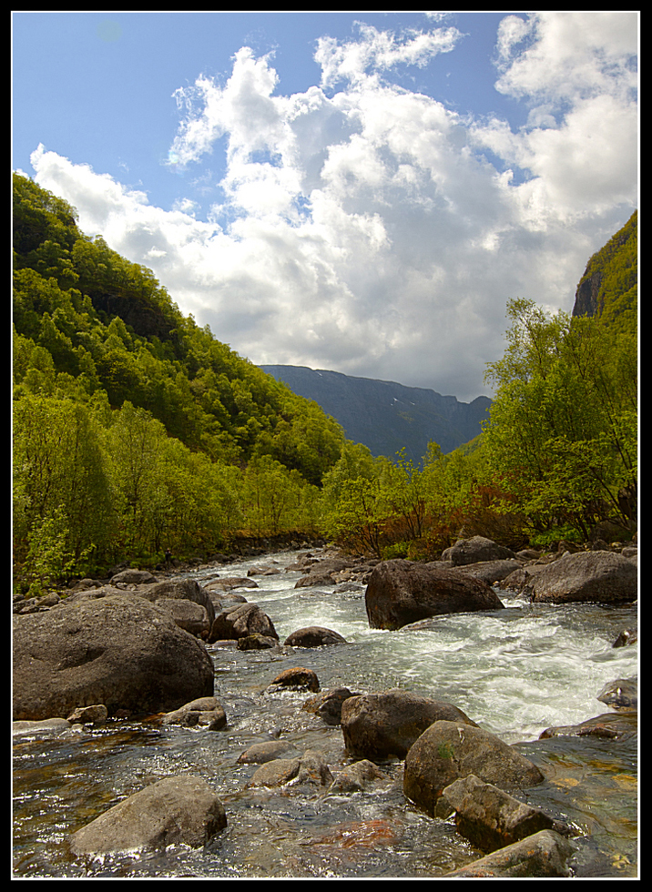 Nedenfor Månefossen